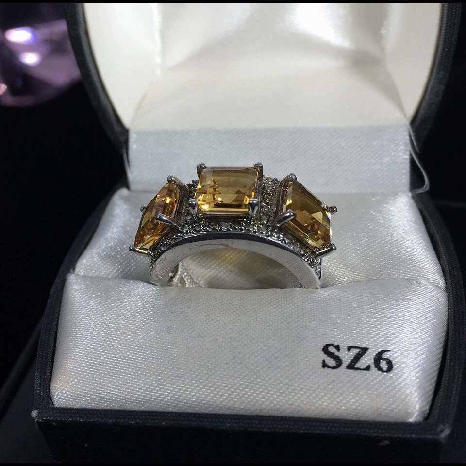 Vintage Sterlingsilver 3 Stone Citrine Ring Size 7